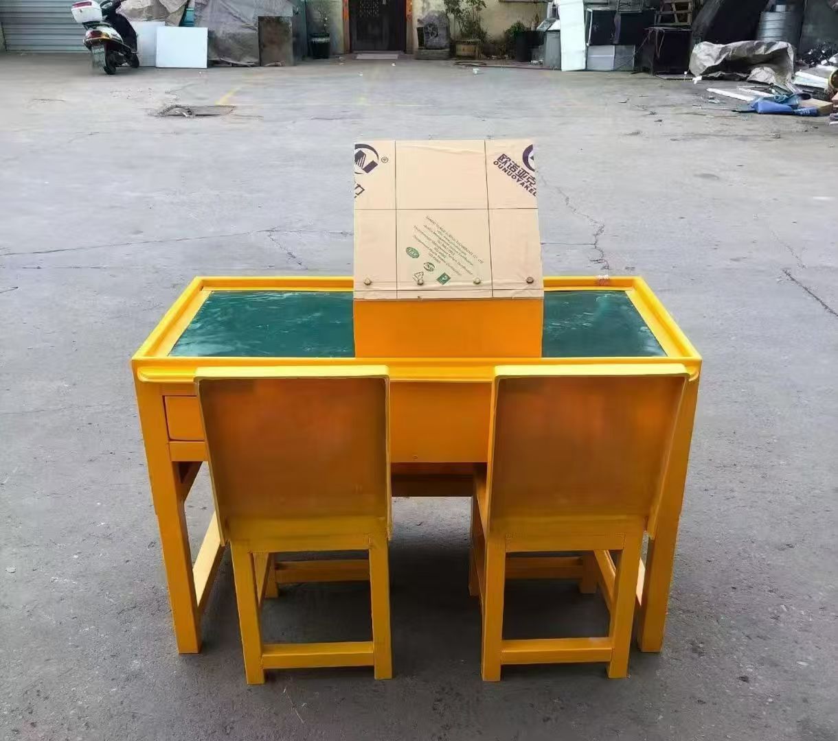 千山防静电导通桌井下煤矿火工品发放桌：危险品流转的安全守护者